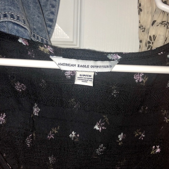 AE black floral puff sleeve top - Picture 3 of 5
